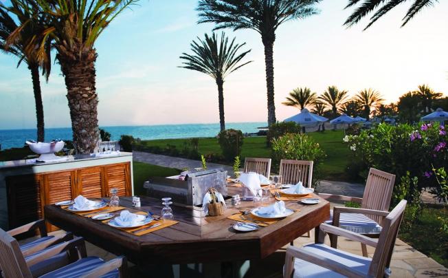 Фото отеля Constantinou Bros Athena Beach Hotel