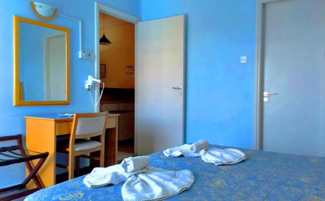 Фото отеля Daphne Hotel Apartments