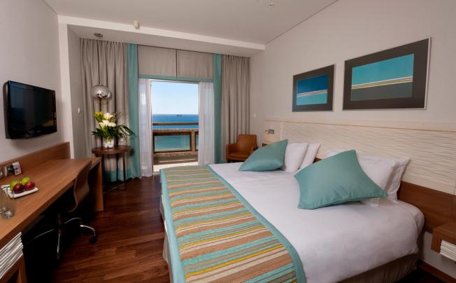 Фото отеля Crowne Plaza Limassol
