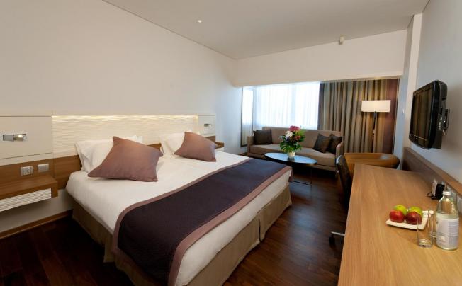 Фото отеля Crowne Plaza Limassol