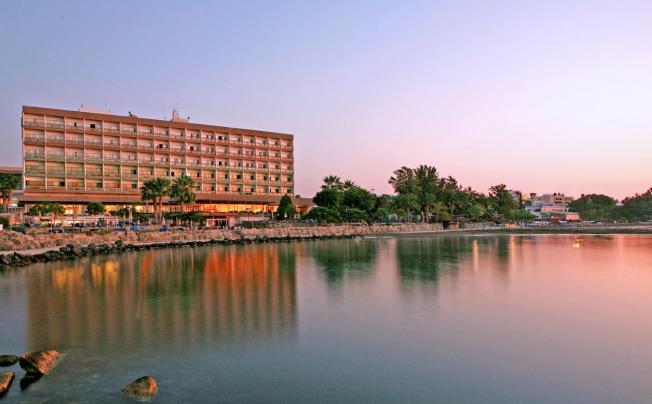 Фото отеля Crowne Plaza Limassol