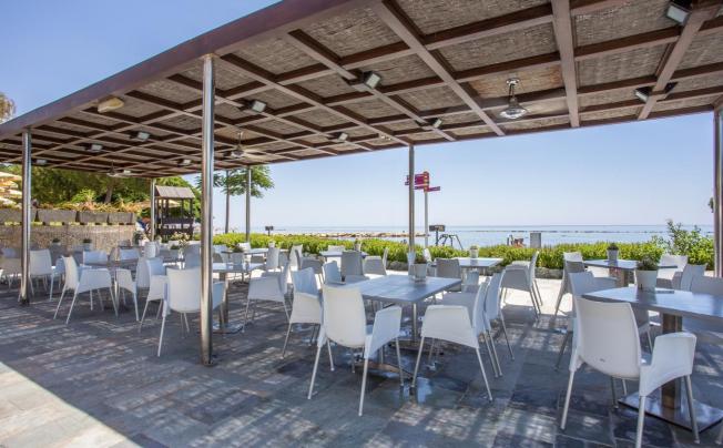 Фото отеля Crowne Plaza Limassol