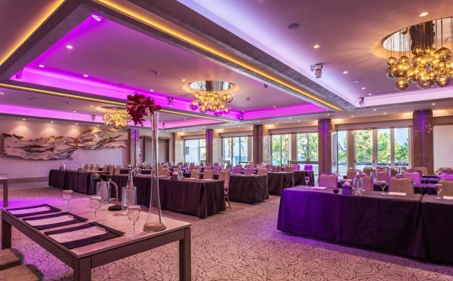 Фото отеля Crowne Plaza Limassol