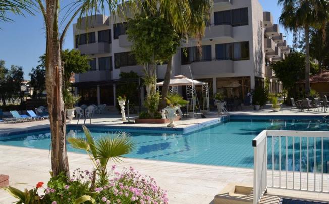 Фото отеля Tasiana Hotel Apartments