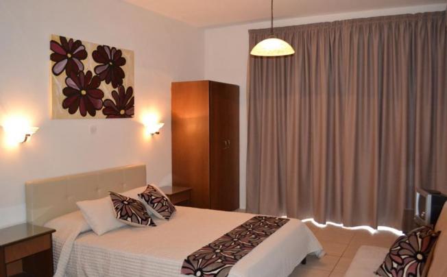 Фото отеля Tasiana Hotel Apartments