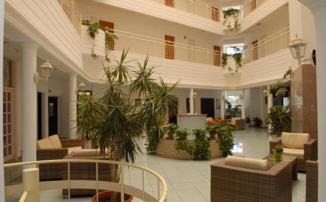 Фото отеля MAISTRALI BEACH HOTEL APTS 