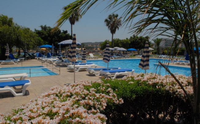 Фото отеля MAISTRALI BEACH HOTEL APTS 