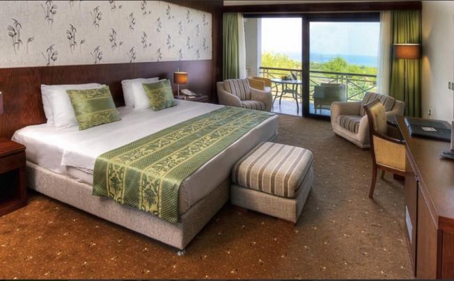 Фото отеля KORINEUM GOLF RESORT  