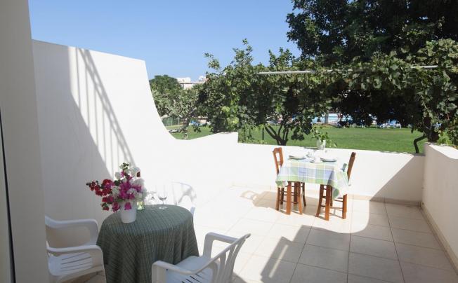 Фото отеля CAPTAIN KARAS HOLIDAY APARTMENTS 