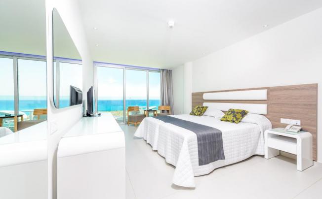 Фото отеля Tasia Maris Beach Hotel & Spa
