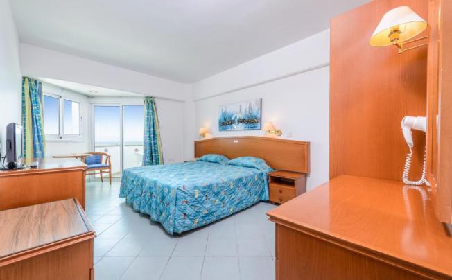 Фото отеля Tasia Maris Beach Hotel & Spa