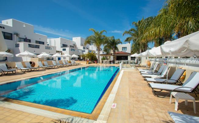 Фото отеля Flouressia Gardens & Villas