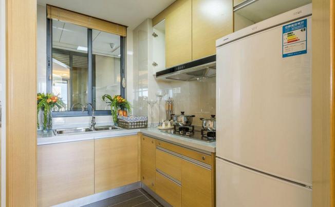 Фото отеля Yehai Legend Apartment