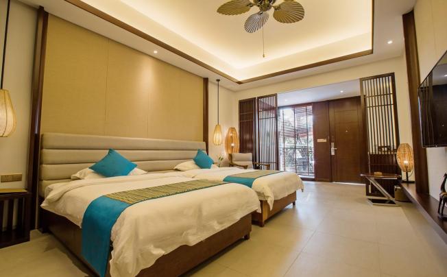Фото отеля Longyue Seaview Hotel