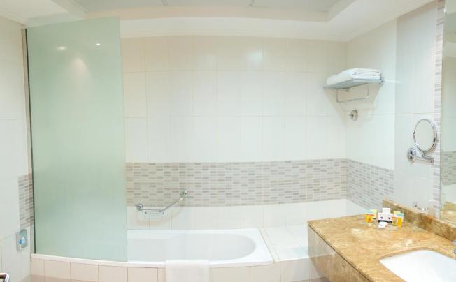 Фото отеля Al Majaz Premiere deluxe Hotel Apartments