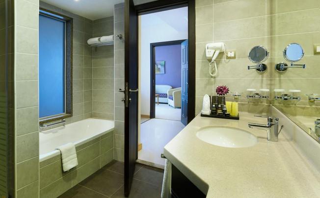 Фото отеля ARMADA BLUEBAY HOTEL & RESORT JUMEIRAH LAKE TOWERS