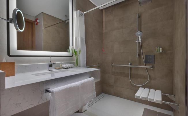 Фото отеля Doubletree By Hilton Sharjah Waterfront Hotel & Residences
