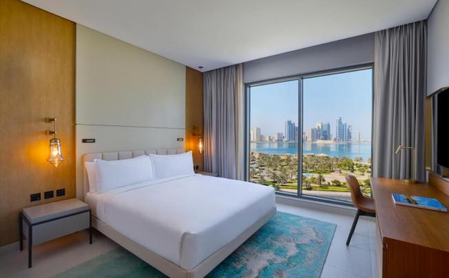 Фото отеля Doubletree By Hilton Sharjah Waterfront Hotel & Residences