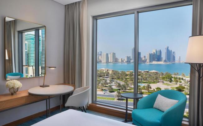 Фото отеля Doubletree By Hilton Sharjah Waterfront Hotel & Residences