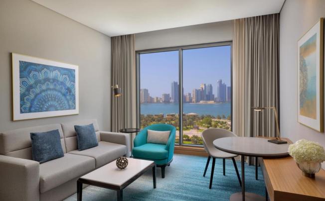 Фото отеля Doubletree By Hilton Sharjah Waterfront Hotel & Residences