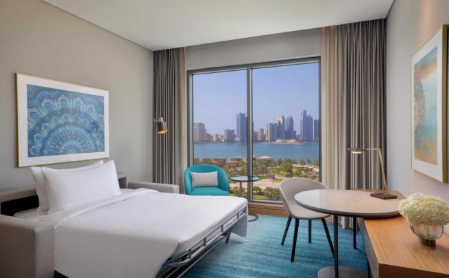 Фото отеля Doubletree By Hilton Sharjah Waterfront Hotel & Residences