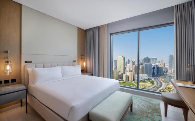 Фото отеля Doubletree By Hilton Sharjah Waterfront Hotel & Residences
