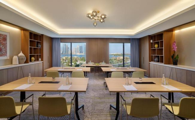Фото отеля Doubletree By Hilton Sharjah Waterfront Hotel & Residences