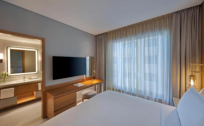 Фото отеля Doubletree By Hilton Sharjah Waterfront Hotel & Residences