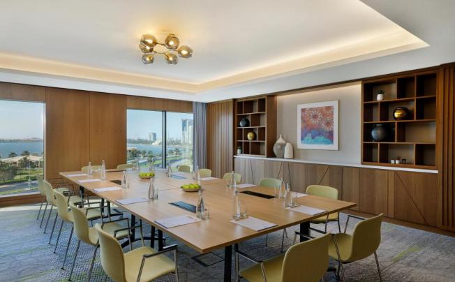 Фото отеля Doubletree By Hilton Sharjah Waterfront Hotel & Residences