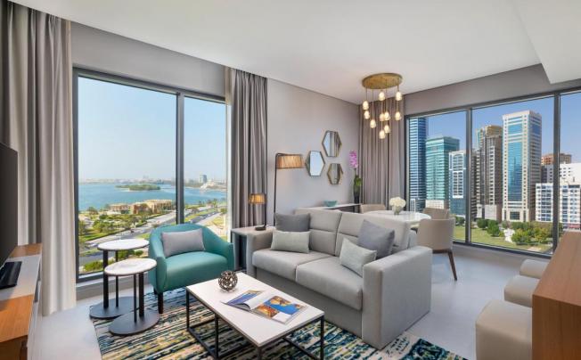 Фото отеля Doubletree By Hilton Sharjah Waterfront Hotel & Residences