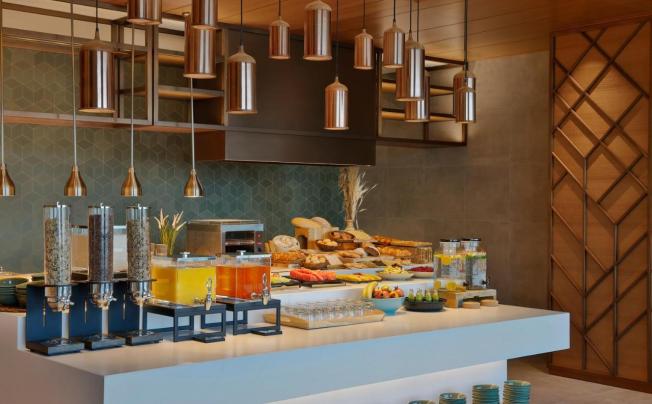 Фото отеля Doubletree By Hilton Sharjah Waterfront Hotel & Residences