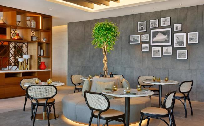 Фото отеля Doubletree By Hilton Sharjah Waterfront Hotel & Residences
