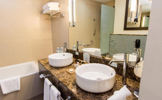 Фото отеля Holiday Inn Abu Dhabi