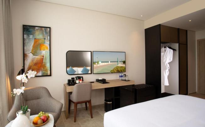 Фото отеля Beach Walk Hotel