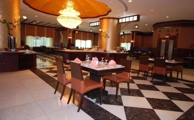 Фото отеля AL BUSTAN TOWER HOTEL SUITES APARTMENT