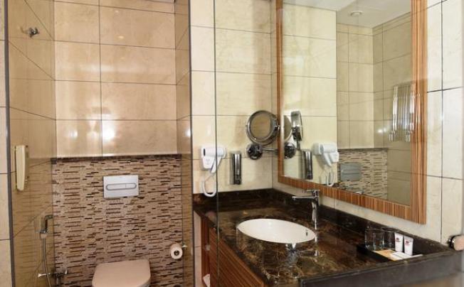 Фото отеля BEST WESTERN PLUS PEARL CREEK HOTEL 