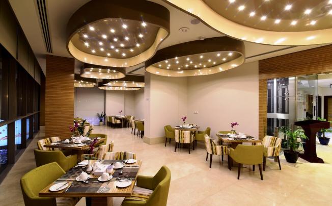 Фото отеля BEST WESTERN PLUS PEARL CREEK HOTEL 