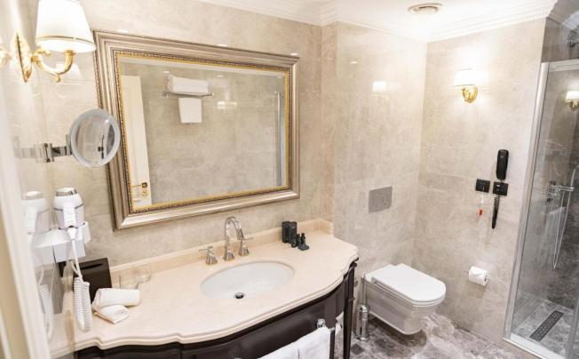 Фото отеля Dekalb Hotel