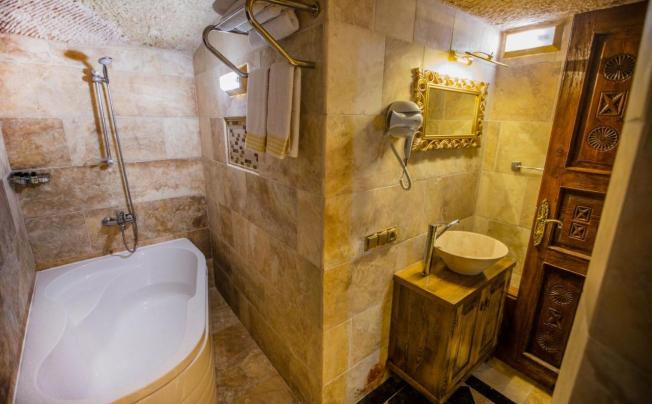 Фото отеля ROYAL CAVE HOTEL