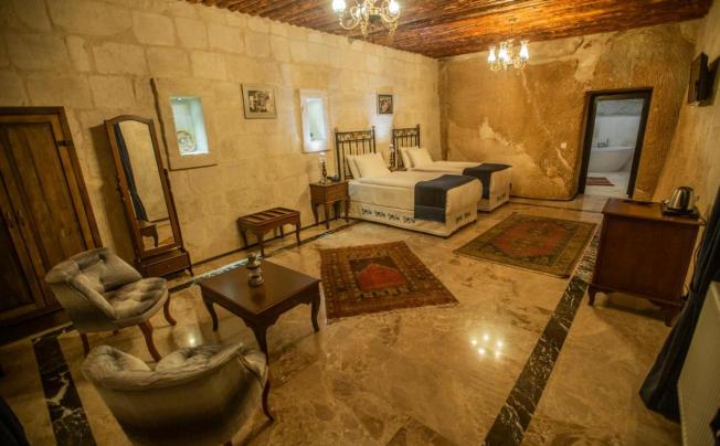 Фото отеля Lavender Cave Hotel