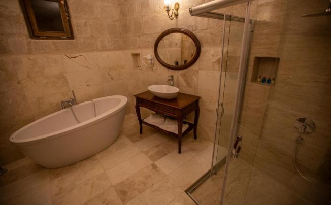 Фото отеля Lavender Cave Hotel