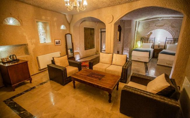 Фото отеля Lavender Cave Hotel