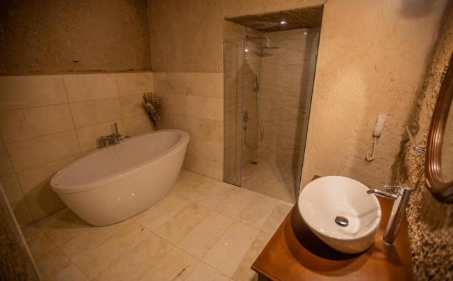 Фото отеля Lavender Cave Hotel