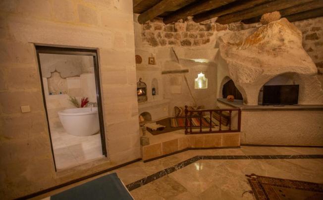 Фото отеля Lavender Cave Hotel