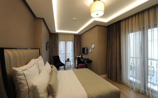 Фото отеля LE PETIT PALACE HOTEL