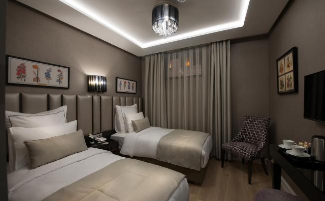 Фото отеля LE PETIT PALACE HOTEL