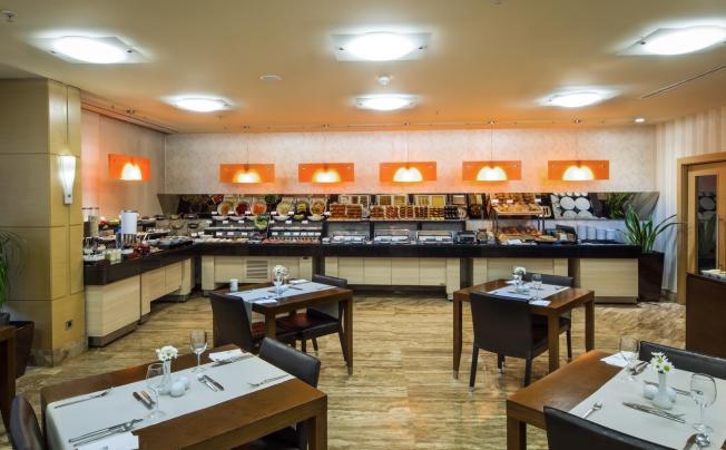 Фото отеля Midtown Hotel