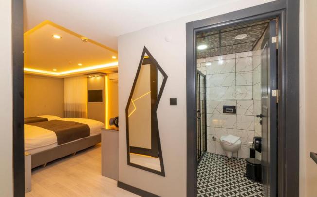 Фото отеля WHITE CORNER HOTEL