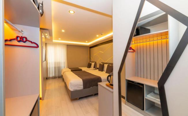 Фото отеля WHITE CORNER HOTEL
