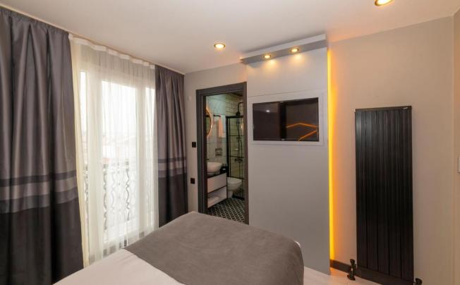 Фото отеля WHITE CORNER HOTEL